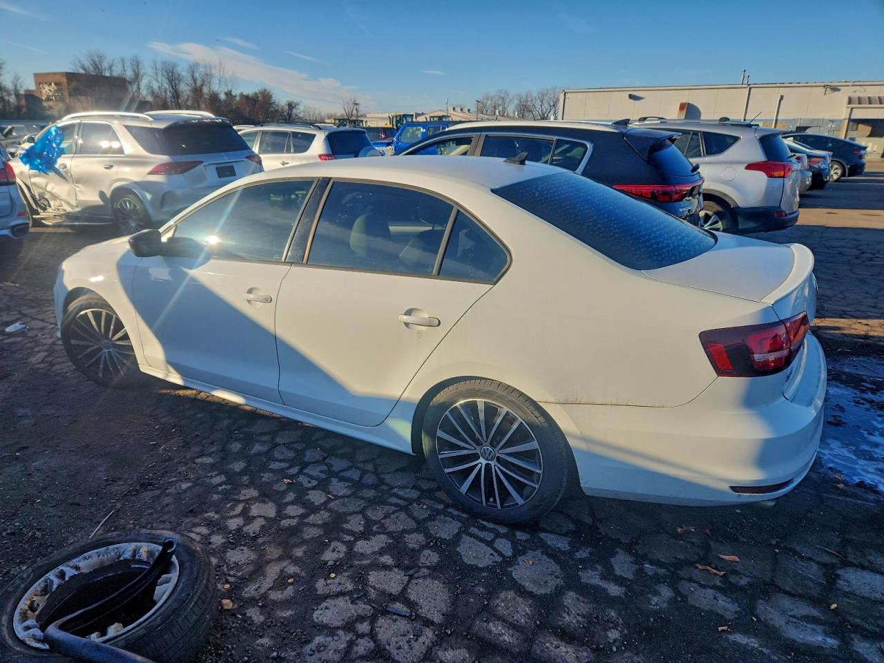 2016 VOLKSWAGEN JETTA SPORT photo 2