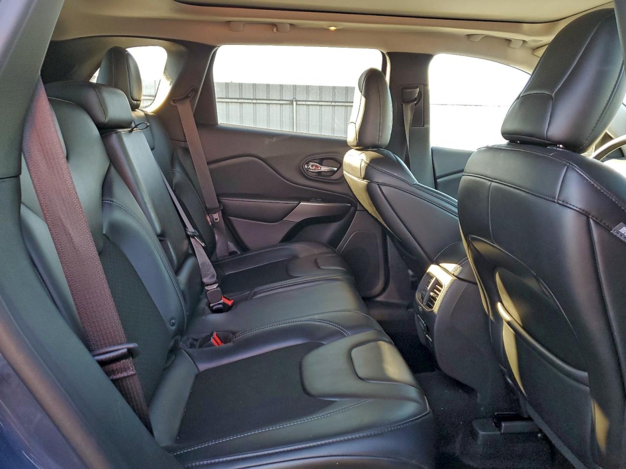 2019 JEEP CHEROKEE LATITUDE PLUS photo 10