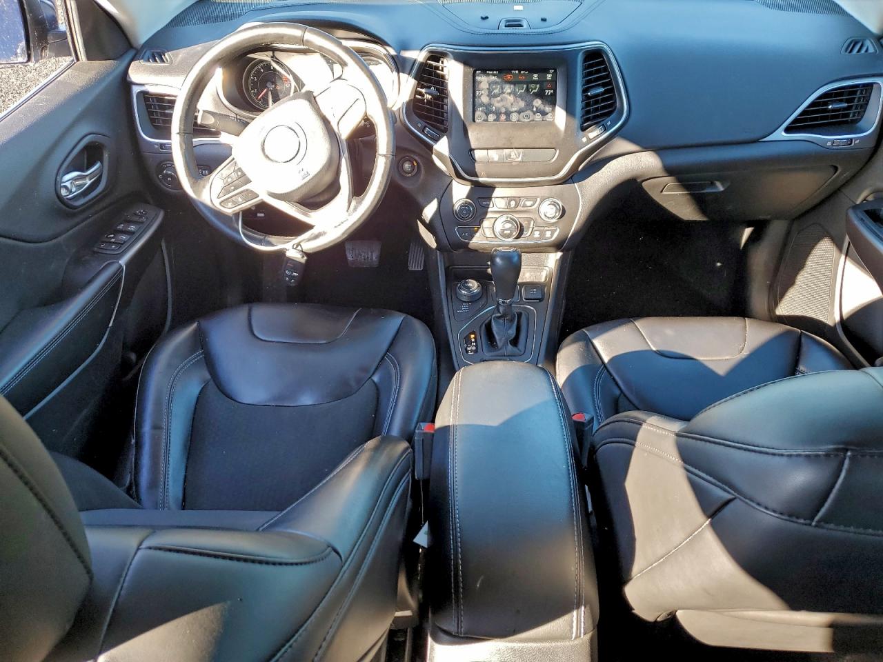 2019 JEEP CHEROKEE LATITUDE PLUS photo 8