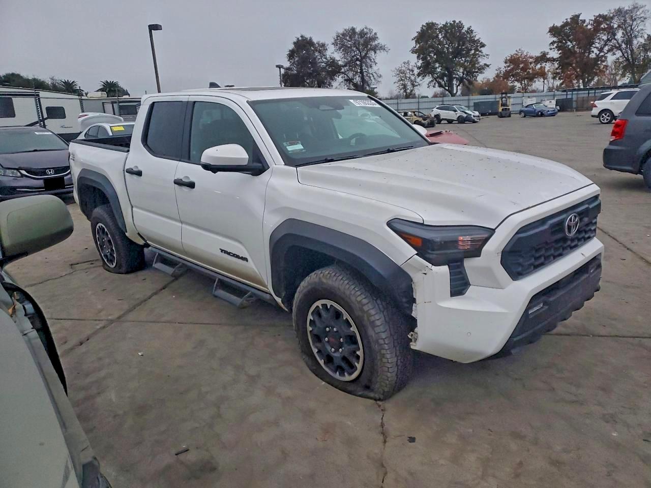 2024 TOYOTA TACOMA DOUBLE CAB photo 4