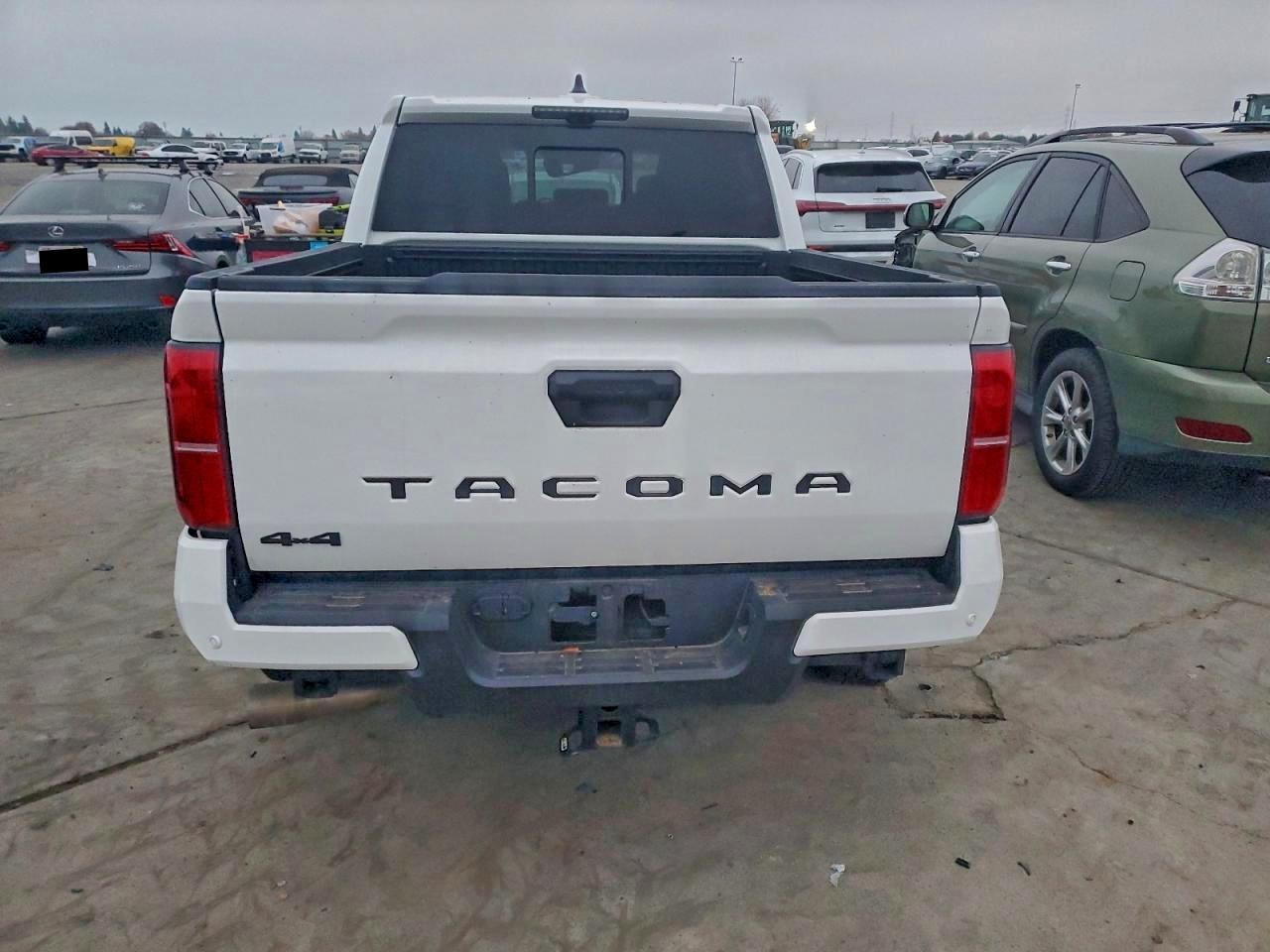 2024 TOYOTA TACOMA DOUBLE CAB photo 6