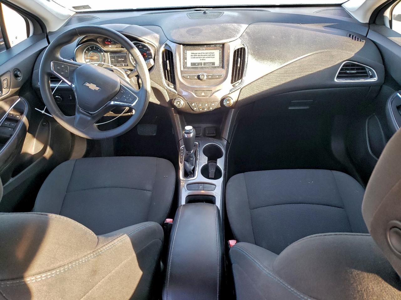 2017 CHEVROLET CRUZE LT photo 8