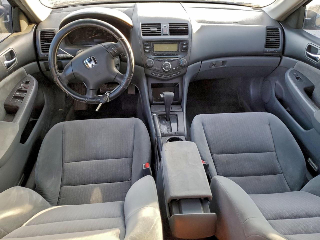 2005 HONDA ACCORD LX photo 8
