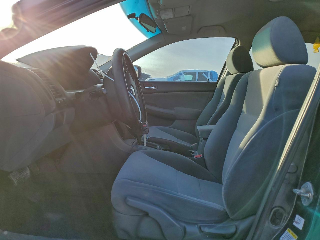 2005 HONDA ACCORD LX photo 7