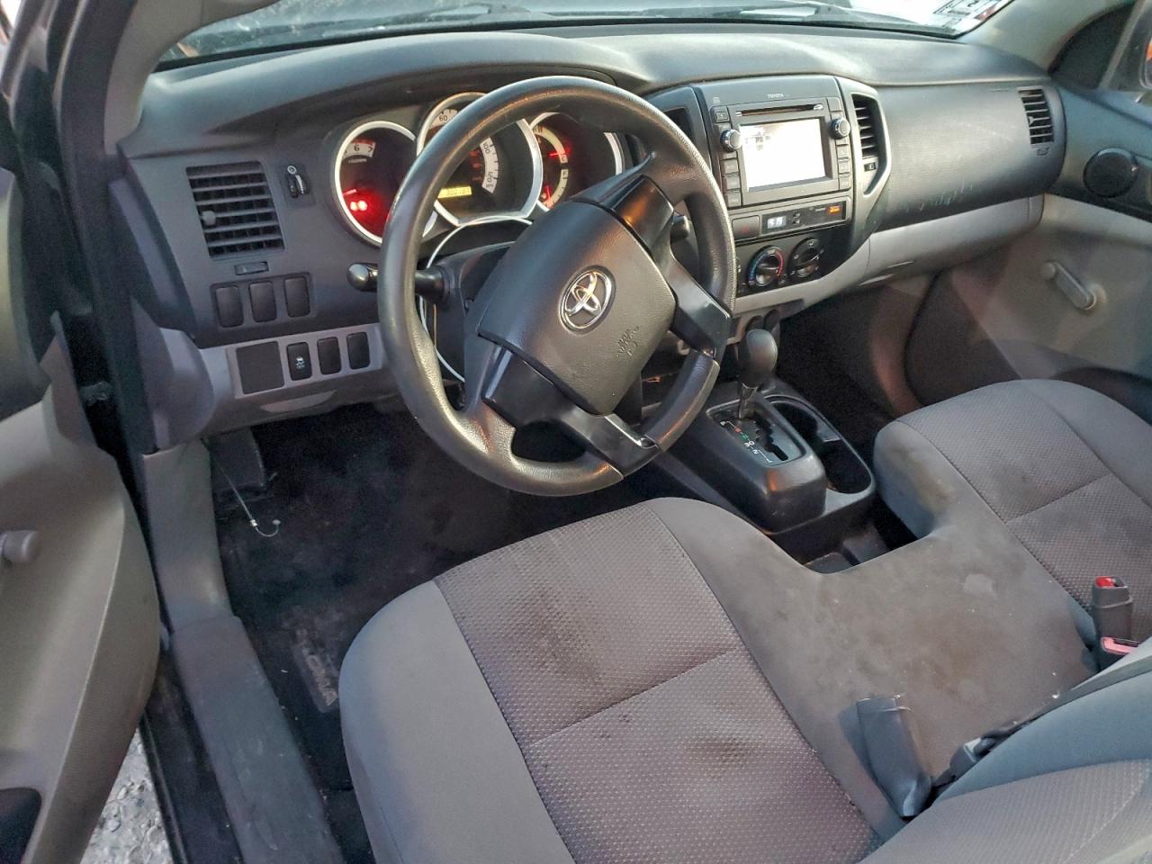 2013 TOYOTA TACOMA photo 8