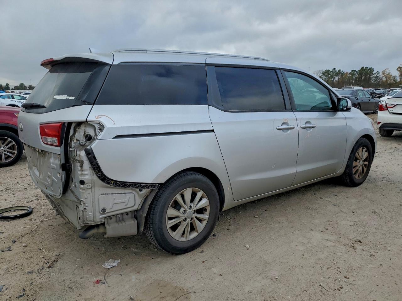 2016 KIA SEDONA LX photo 3