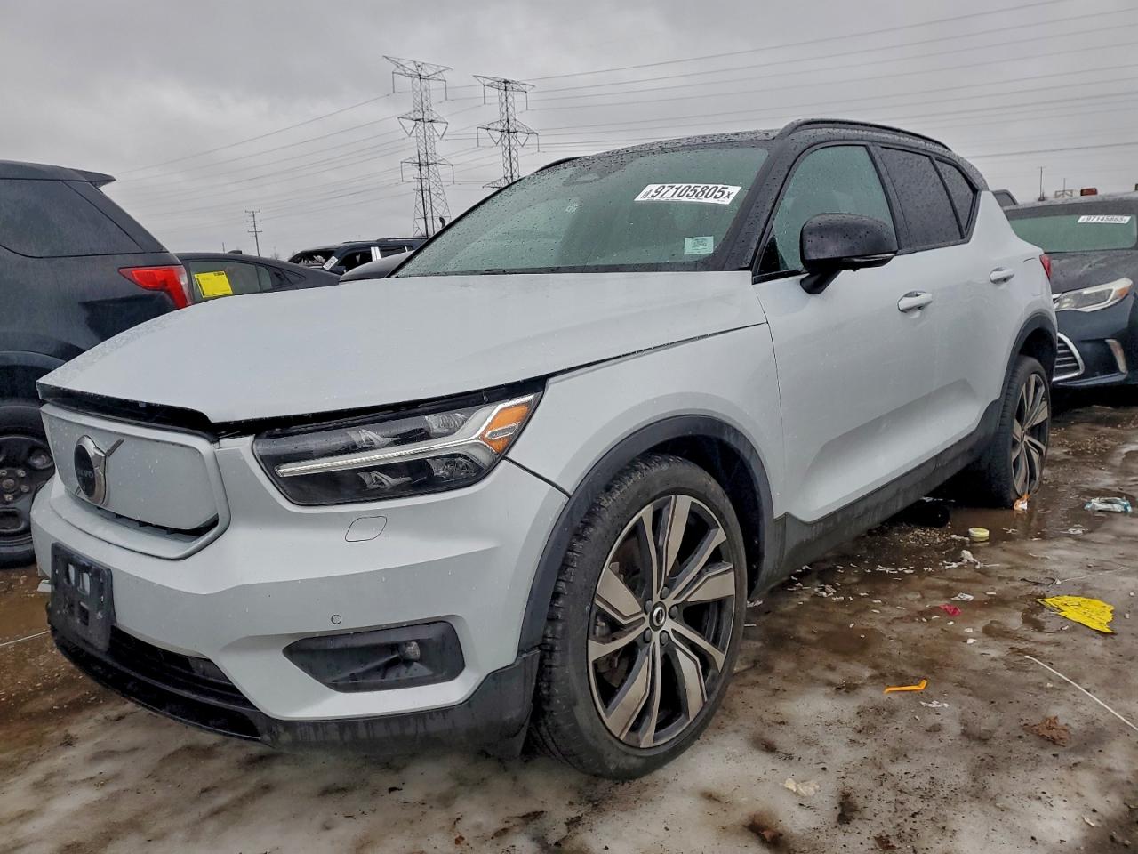 2021 VOLVO XC40
