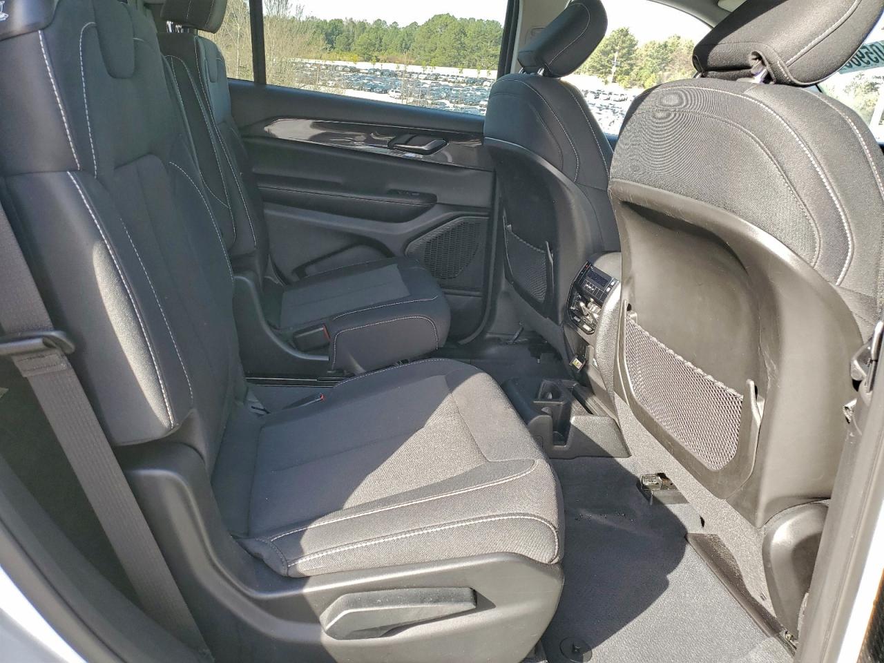 2023 JEEP GRAND CHEROKEE L LAREDO photo 11