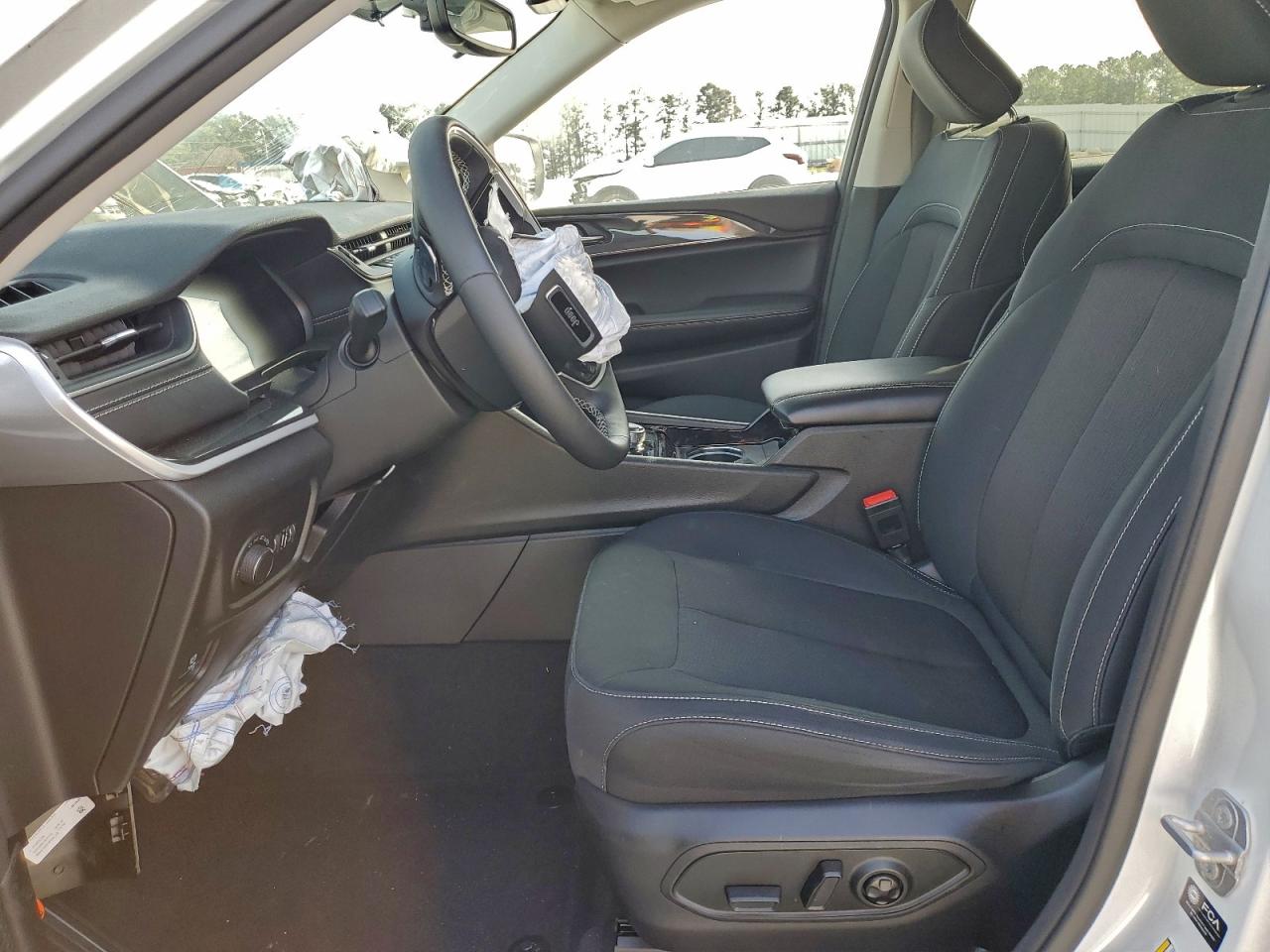 2023 JEEP GRAND CHEROKEE L LAREDO photo 7