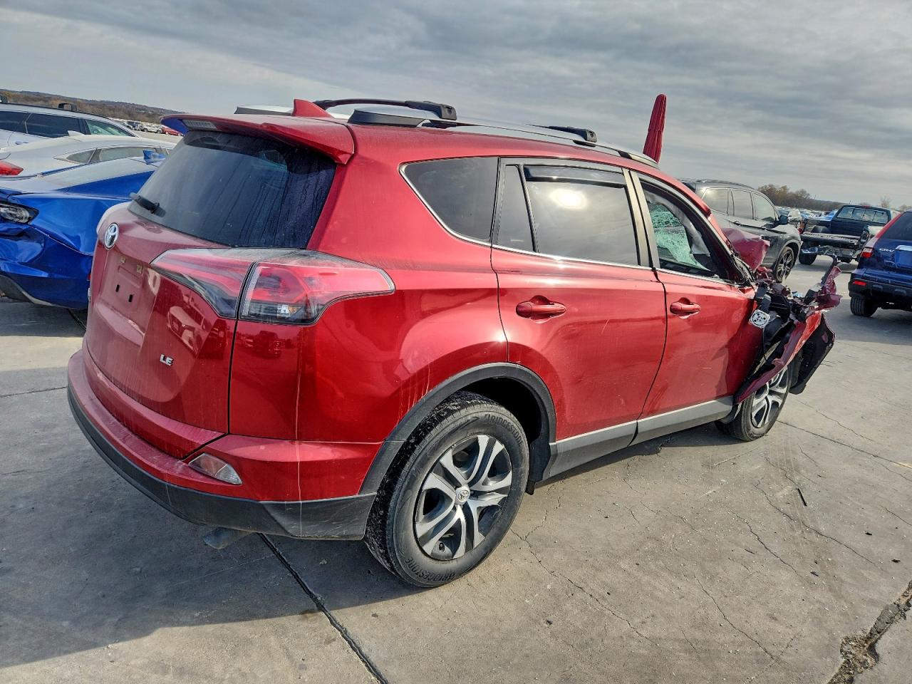 2017 TOYOTA RAV4 LE photo 5