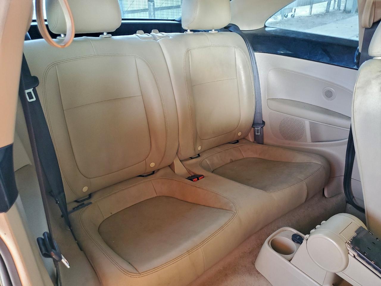 2013 VOLKSWAGEN BEETLE photo 10