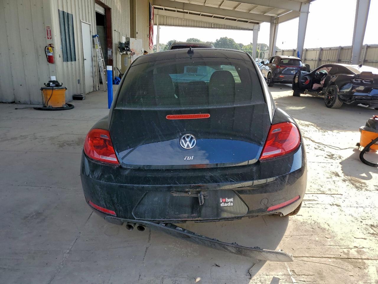 2013 VOLKSWAGEN BEETLE photo 6