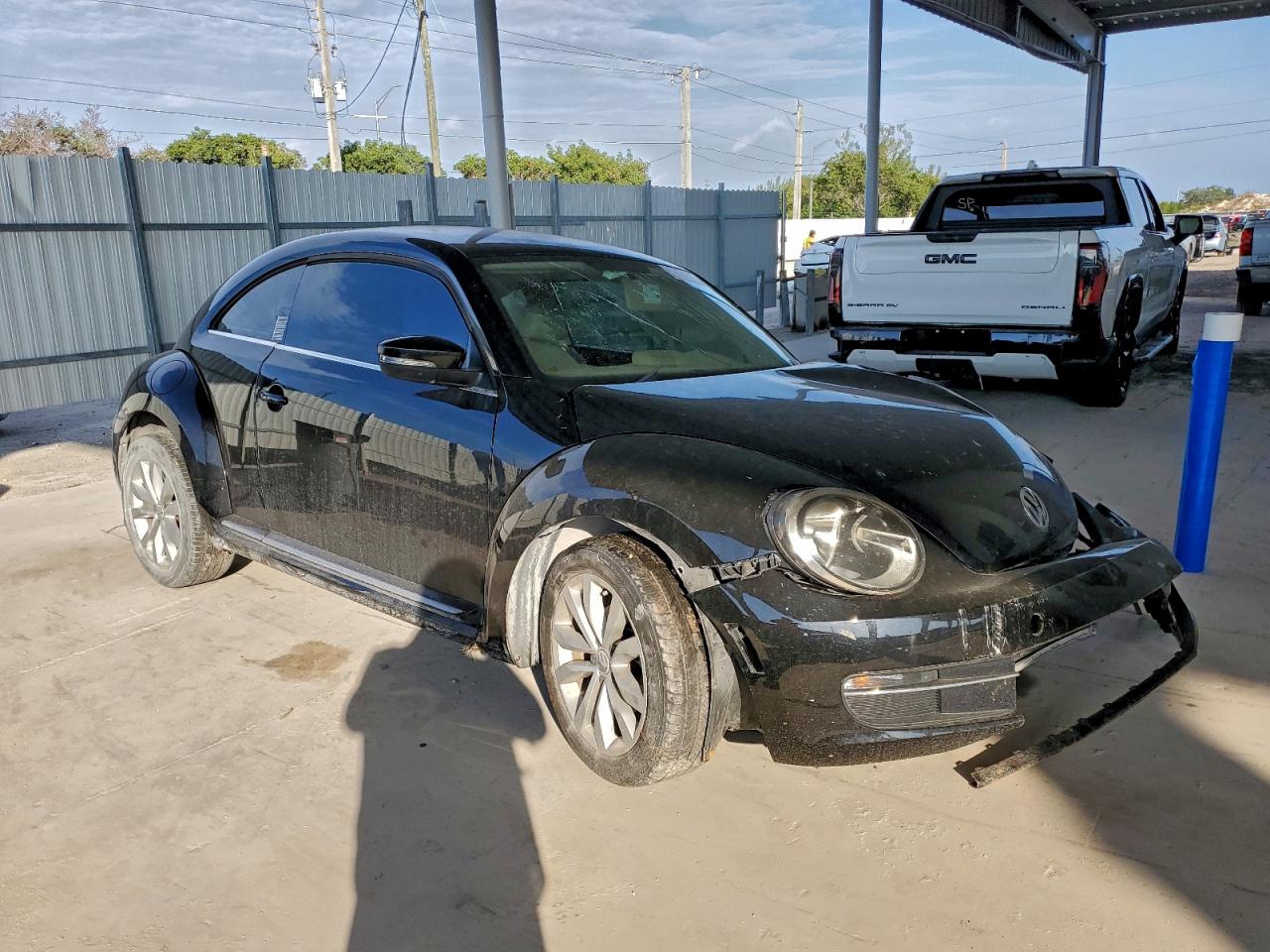 2013 VOLKSWAGEN BEETLE photo 4