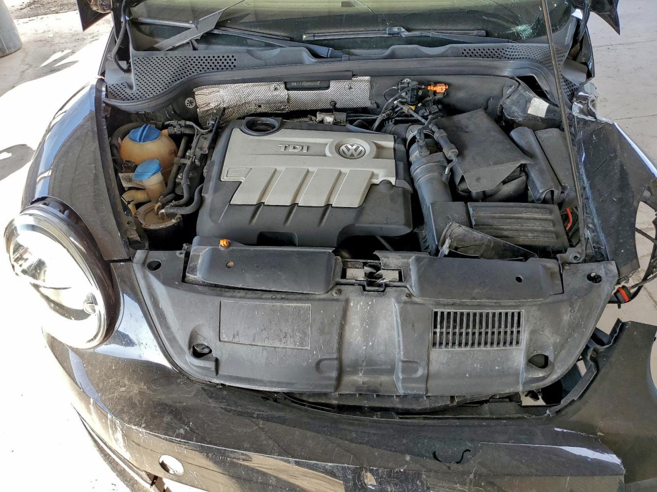 2013 VOLKSWAGEN BEETLE photo 11