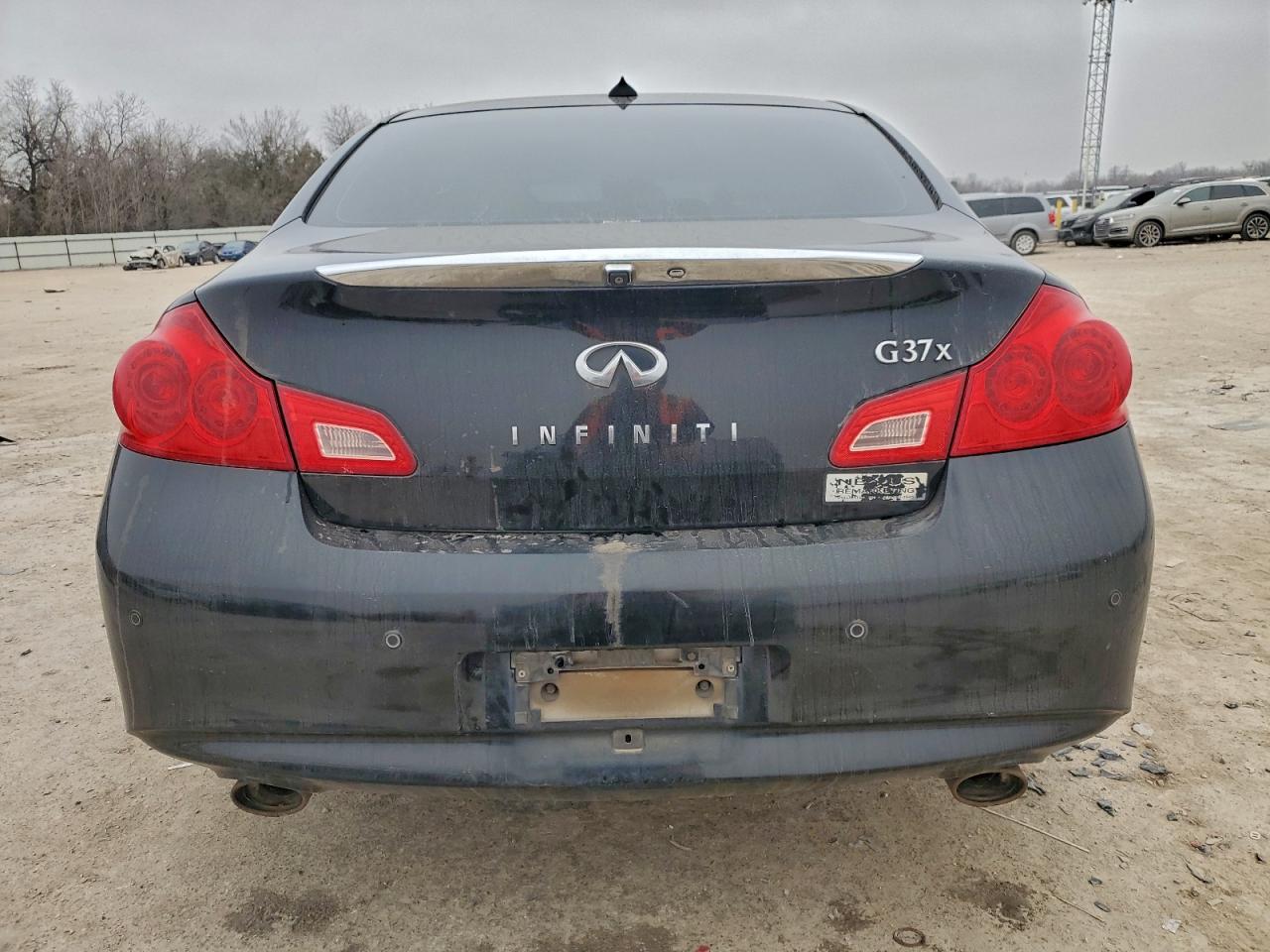 2012 INFINITI G37 photo 11