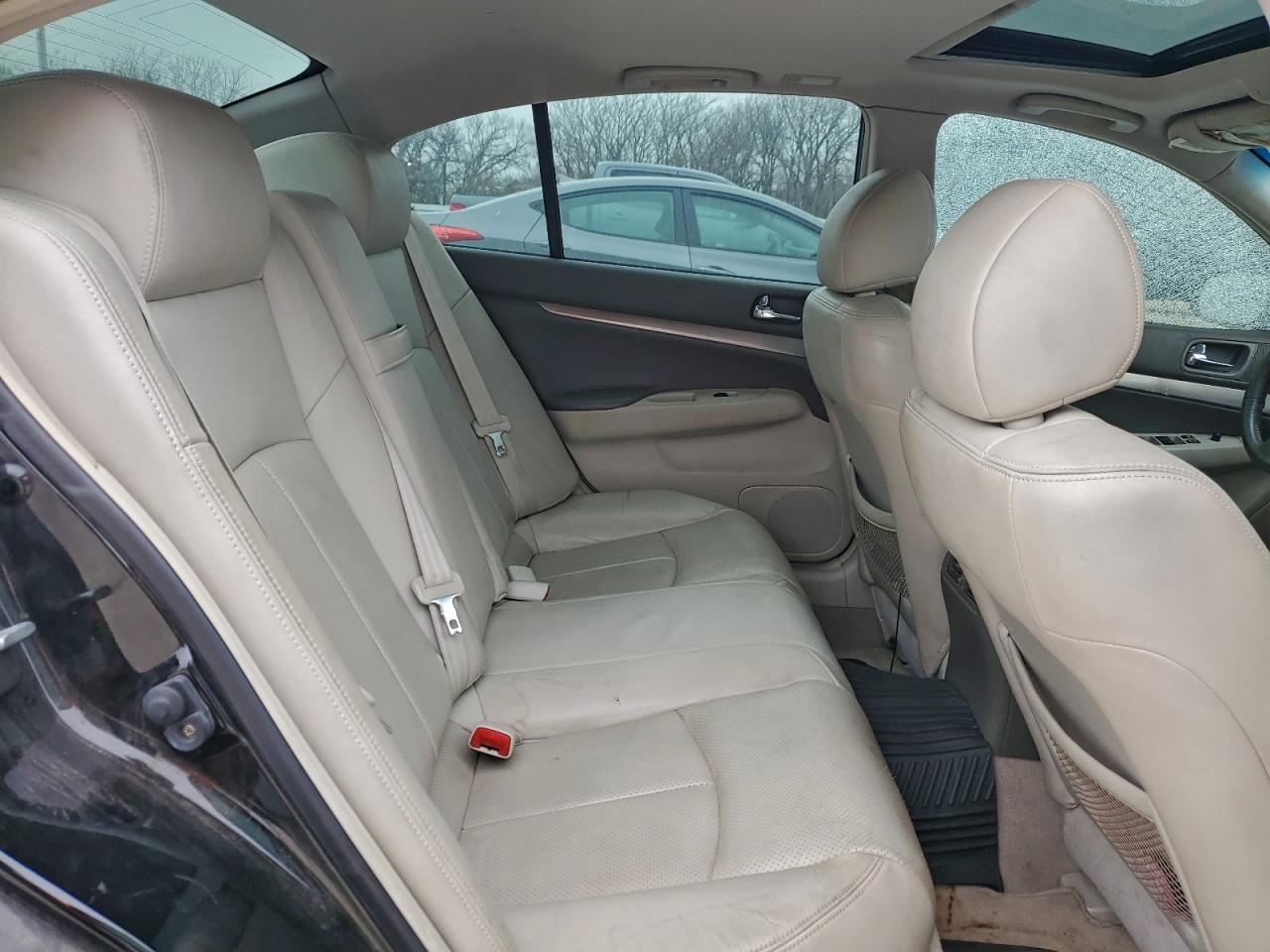 2012 INFINITI G37 photo 19