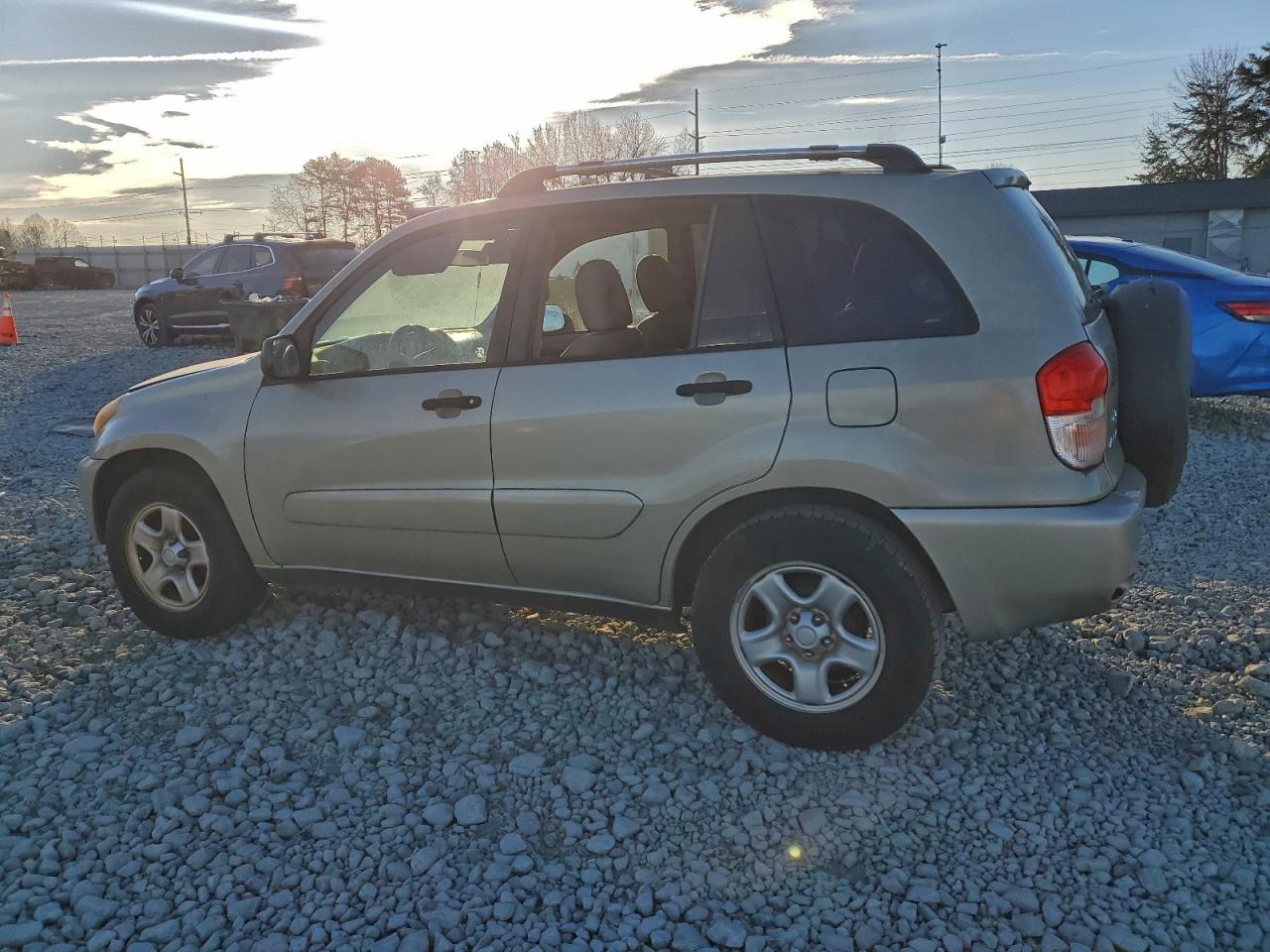 2003 TOYOTA RAV4 photo 2