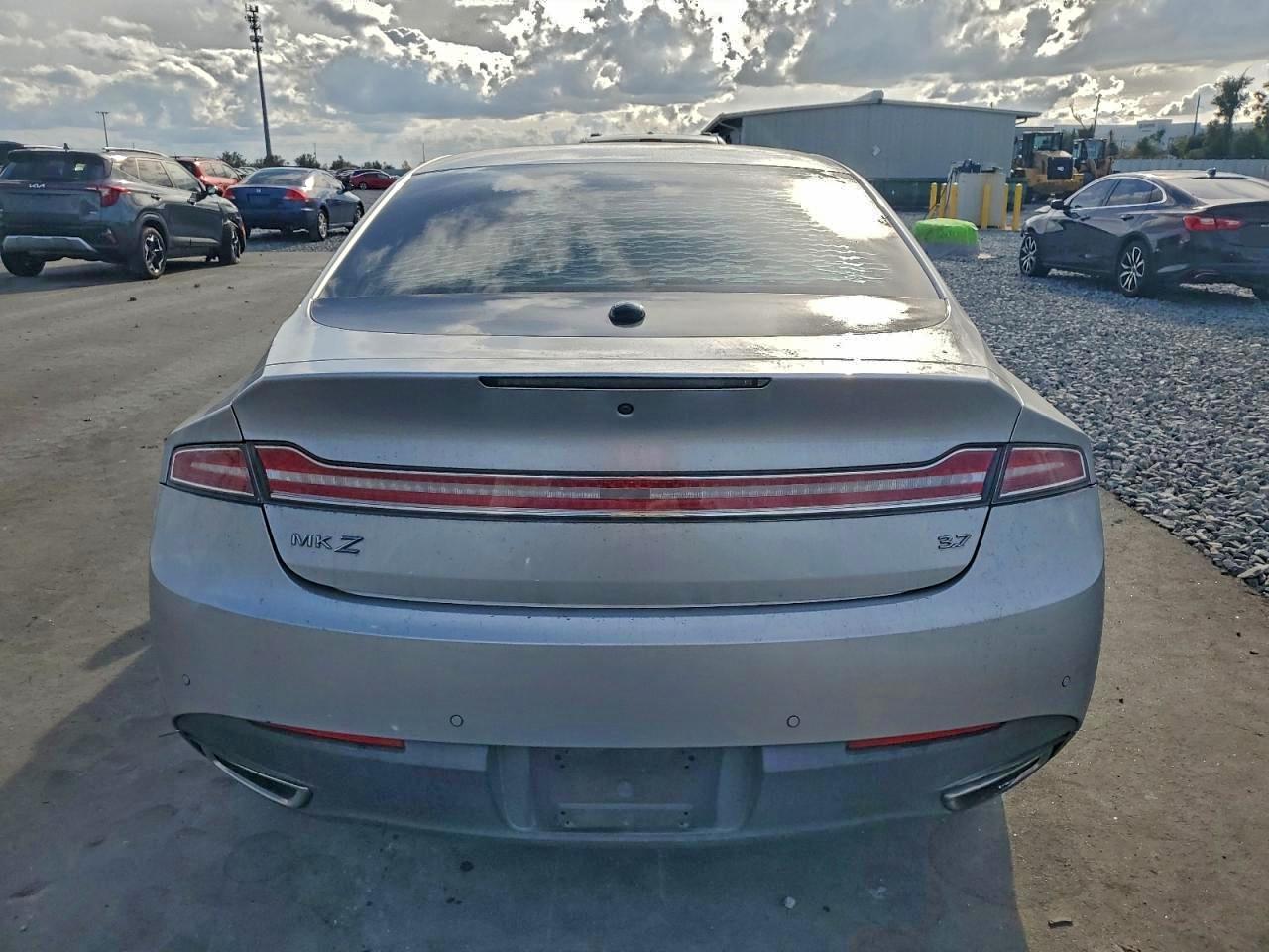 2016 LINCOLN MKZ photo 11
