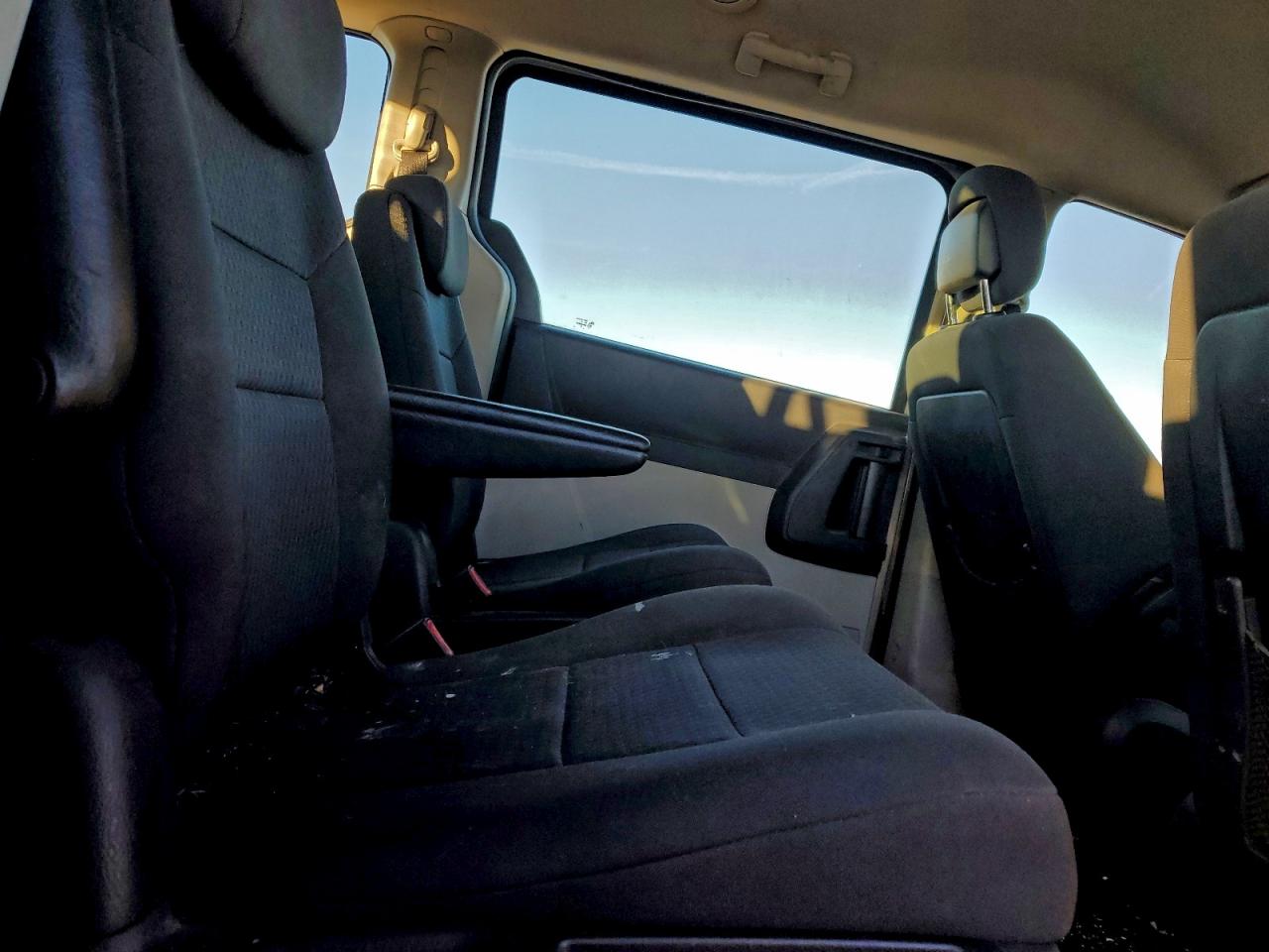 2010 DODGE GRAND CARAVAN SE photo 21
