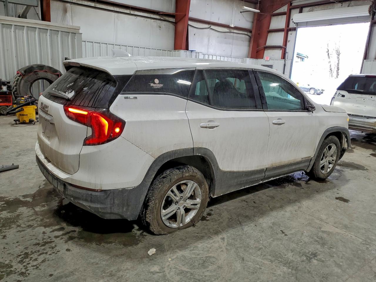 2018 GMC TERRAIN SLE photo 3