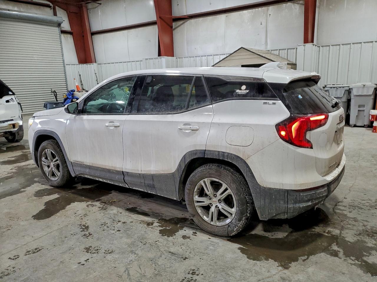 2018 GMC TERRAIN SLE photo 2