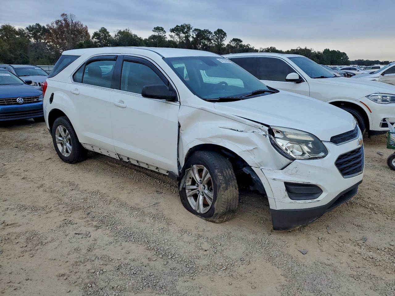 2017 CHEVROLET EQUINOX LS photo 4