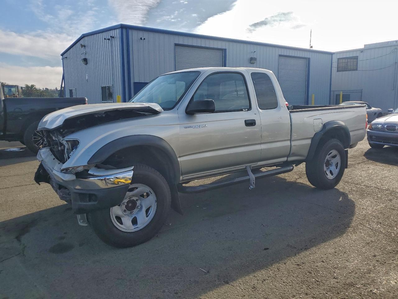2002 TOYOTA TACOMA XTRACAB PRERUNNER — FRONT END damage — photo 1