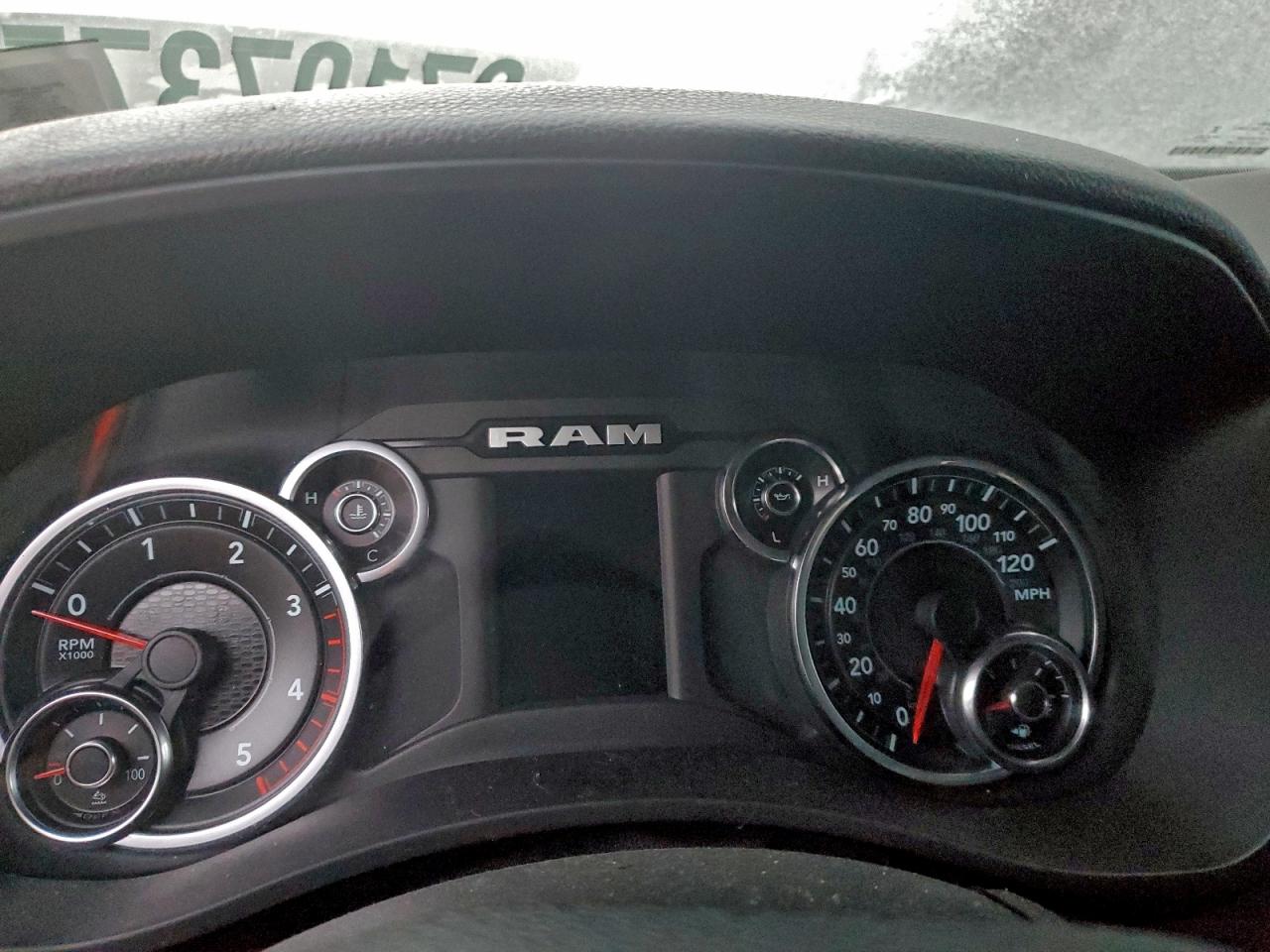 2021 RAM 3500 TRADESMAN photo 25