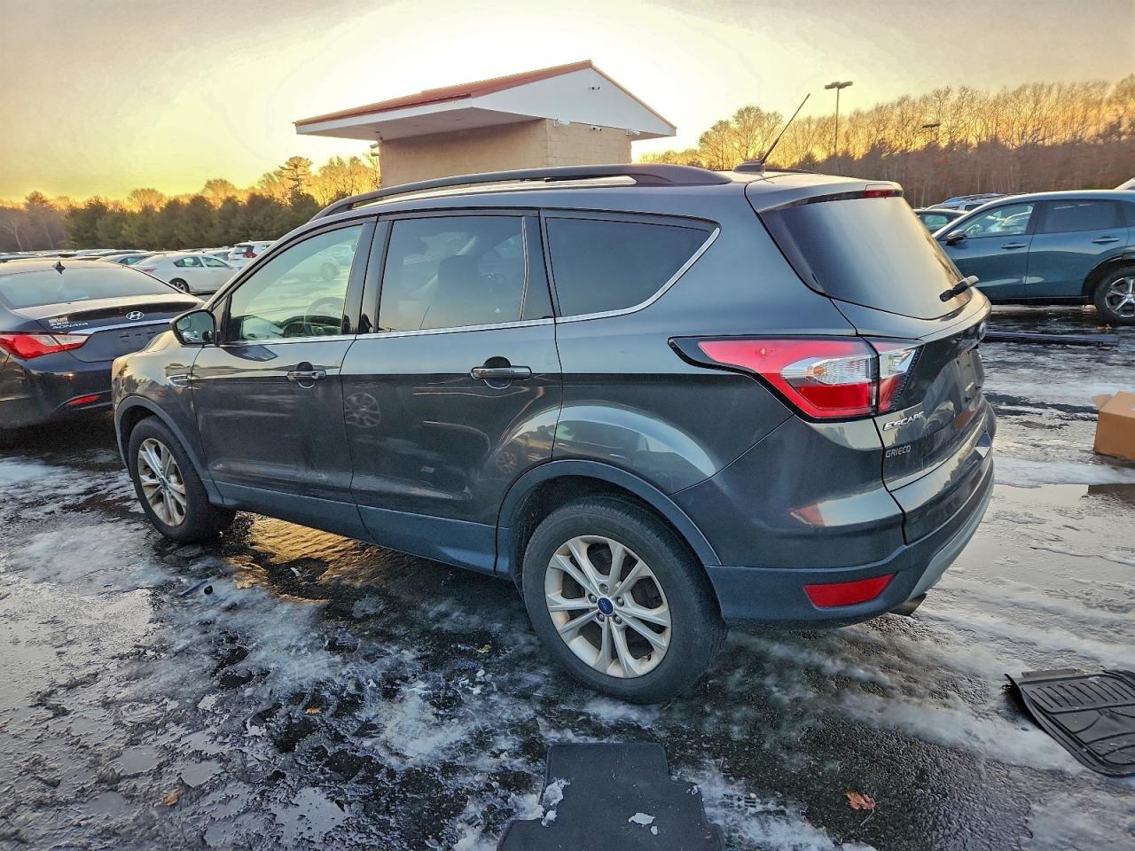 2018 FORD ESCAPE SE photo 4