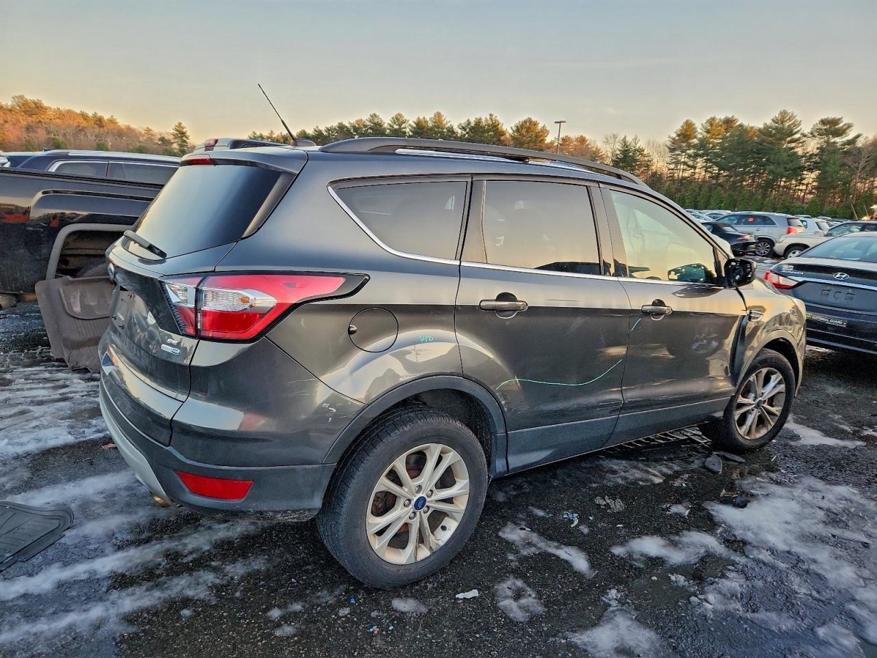 2018 FORD ESCAPE SE photo 7