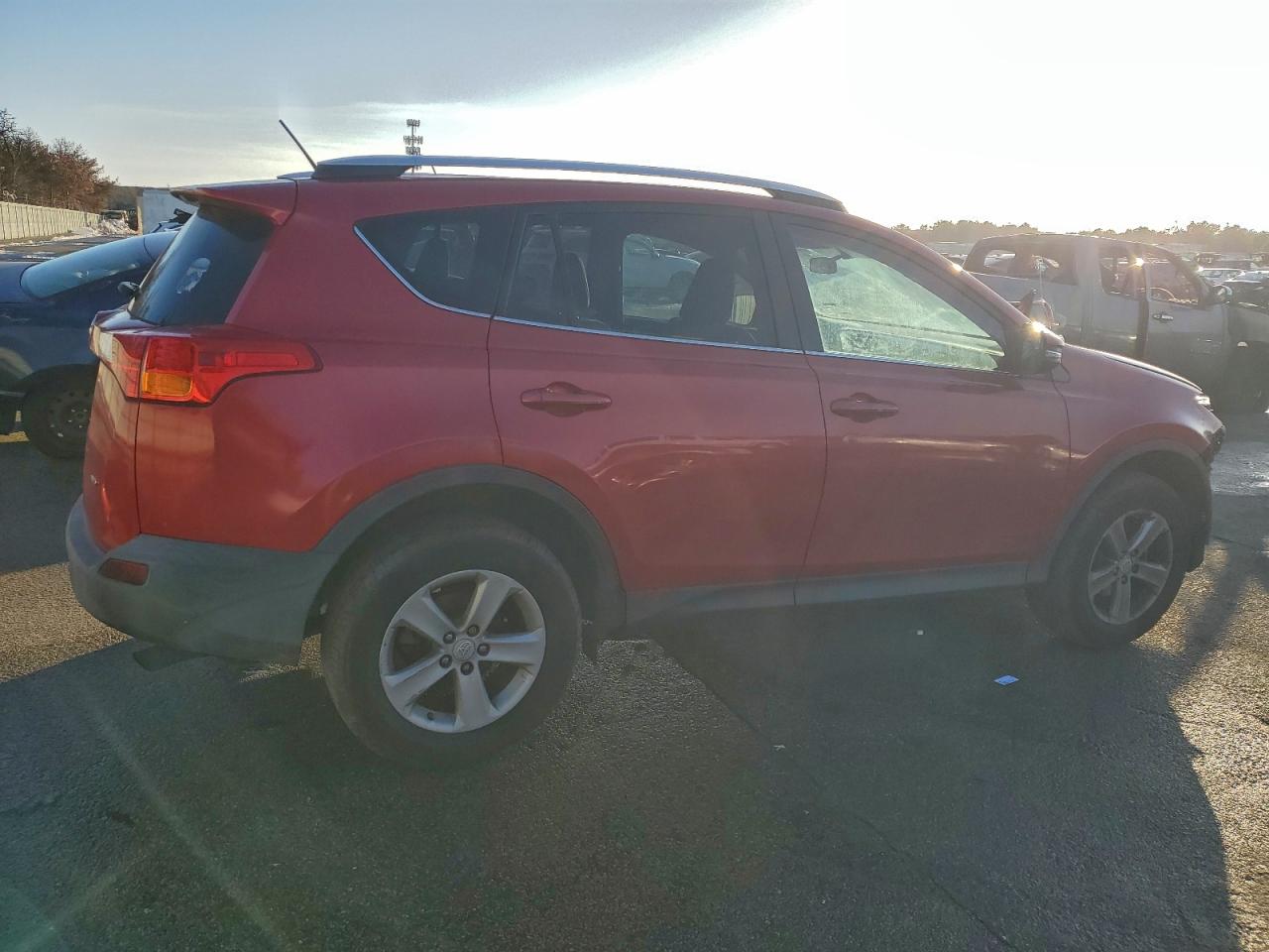 2014 TOYOTA RAV4 XLE photo 3