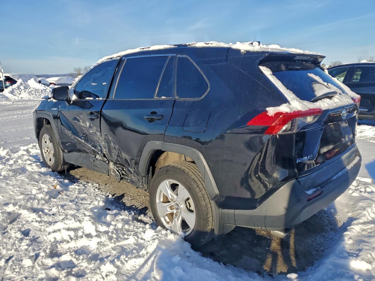 2019 TOYOTA RAV4 XLE photo 3