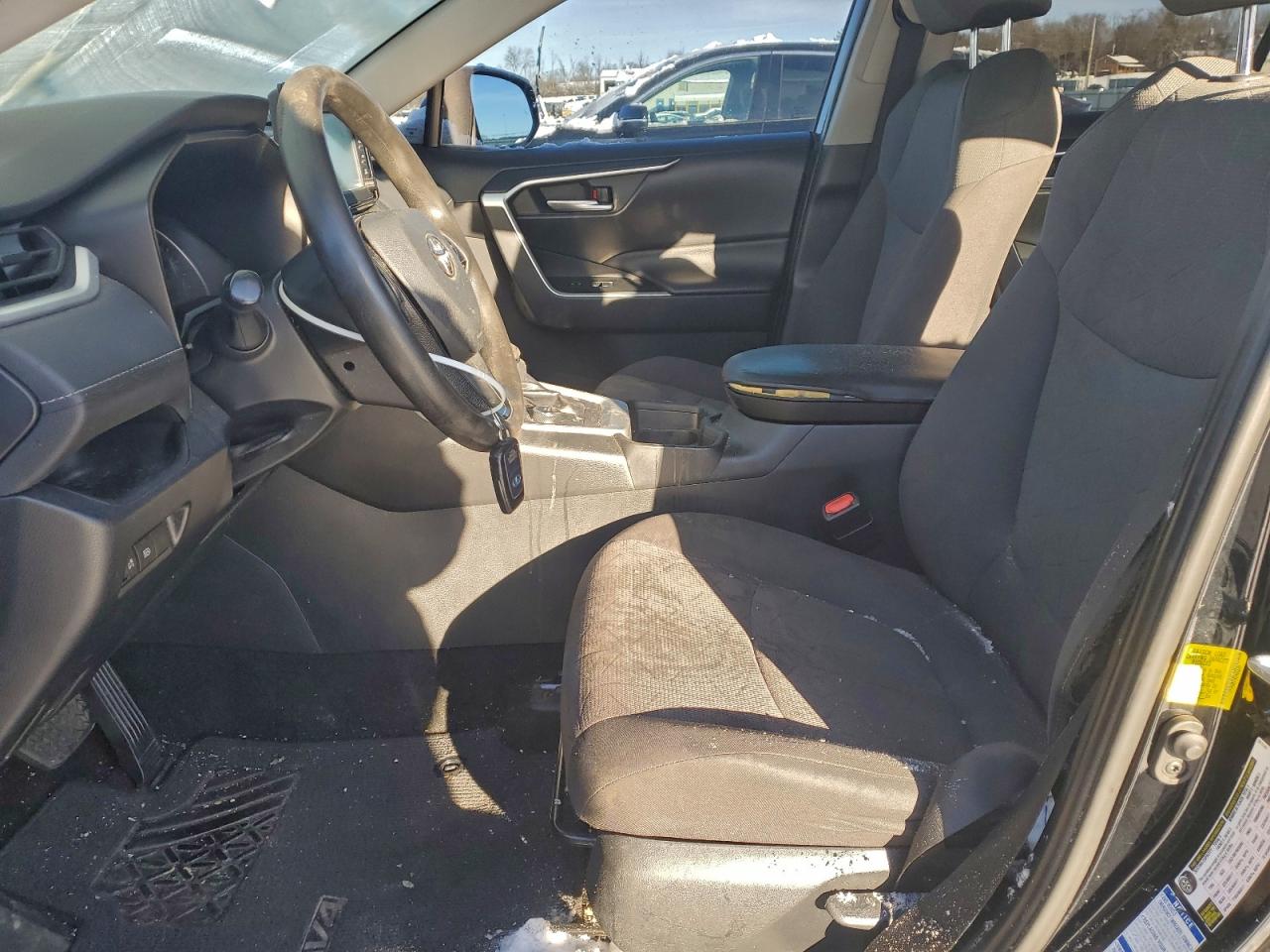 2019 TOYOTA RAV4 XLE photo 13