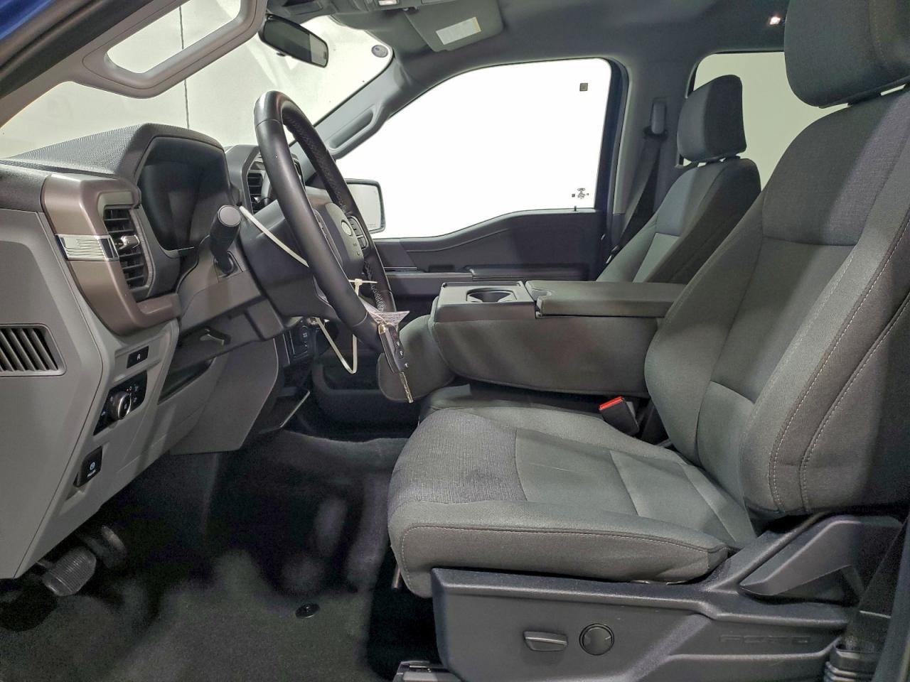 2025 FORD F150 XLT photo 19