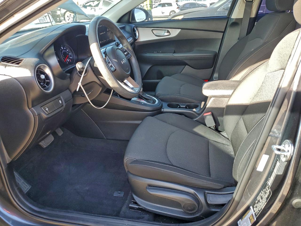 2023 KIA FORTE LXS photo 13