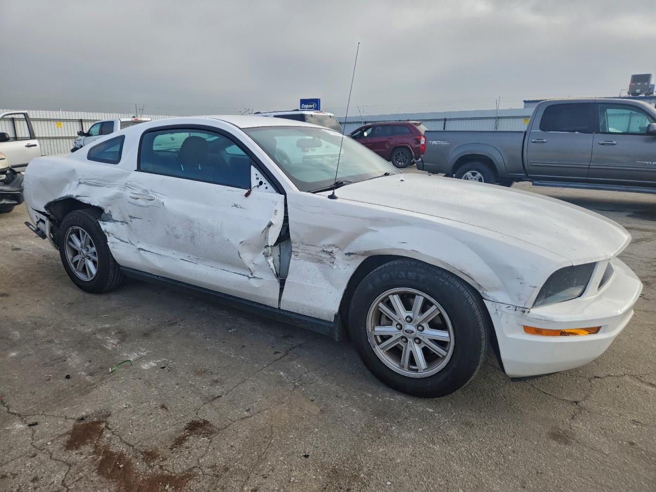 2005 FORD MUSTANG photo 4