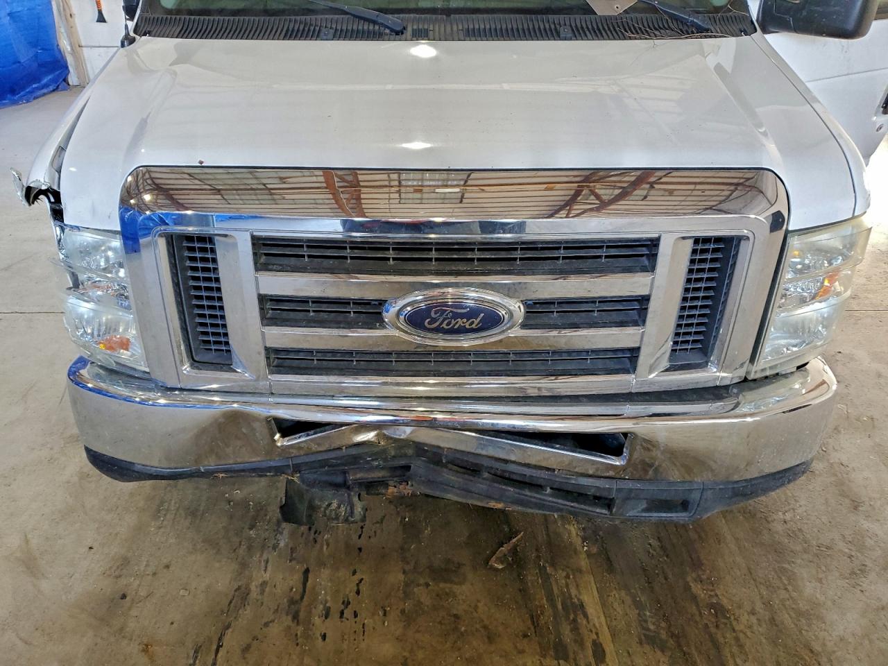 2010 FORD ECONOLINE E350 SUPER DUTY WAGON photo 31