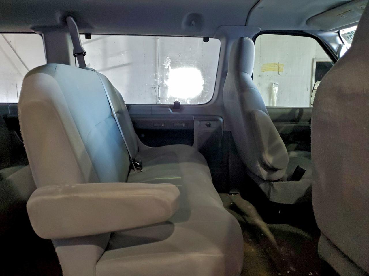 2010 FORD ECONOLINE E350 SUPER DUTY WAGON photo 28