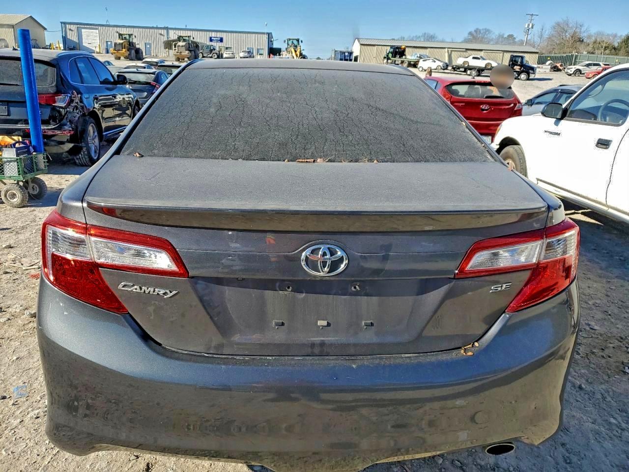 2014 TOYOTA CAMRY L photo 11