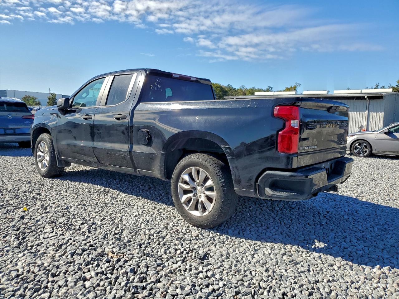 2019 CHEVROLET SILVERADO C1500 CUSTOM photo 3