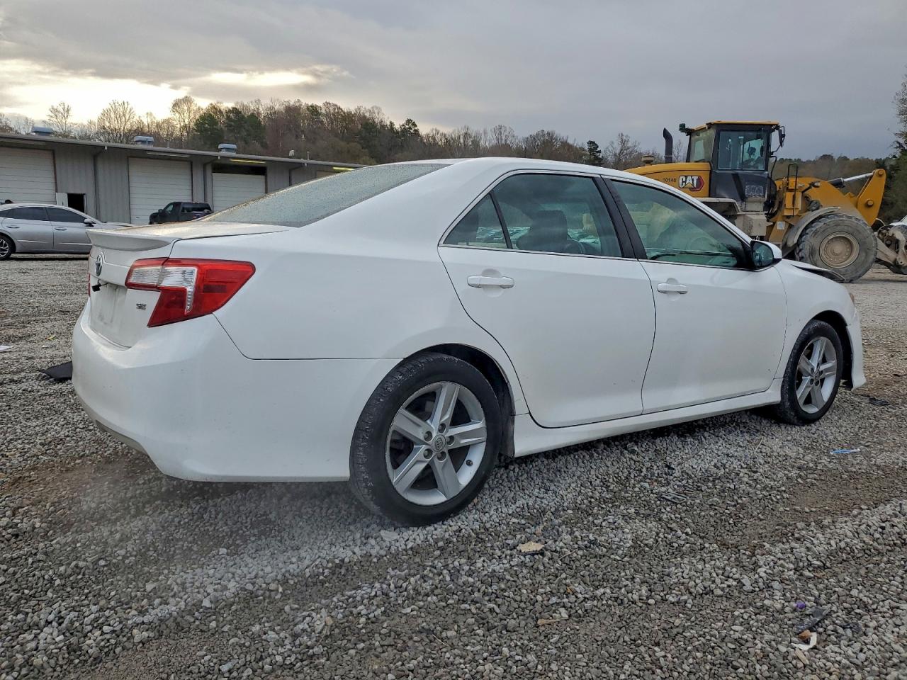 2014 TOYOTA CAMRY L photo 5