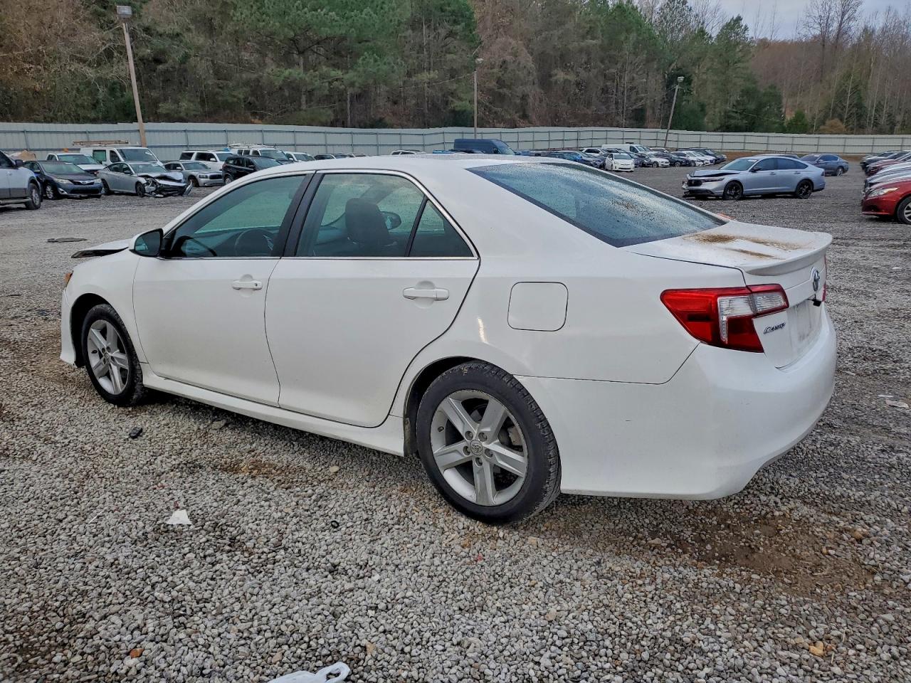 2014 TOYOTA CAMRY L photo 3