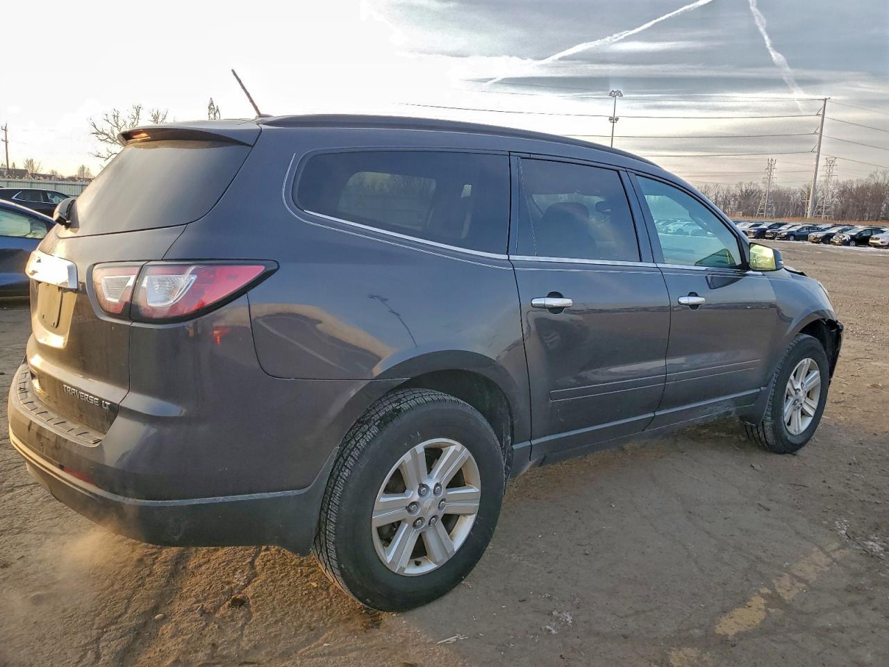 2014 CHEVROLET TRAVERSE LT photo 3