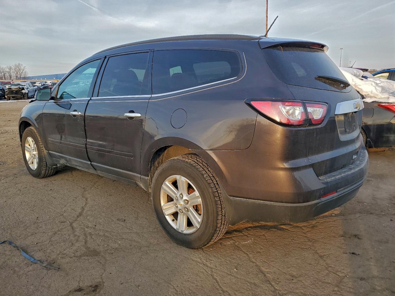 2014 CHEVROLET TRAVERSE LT photo 2