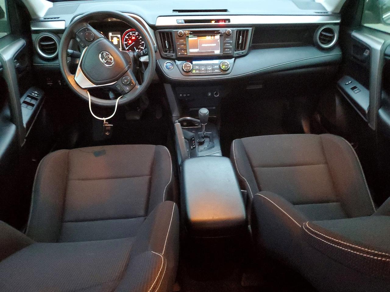 2018 TOYOTA RAV4 HV LE photo 8