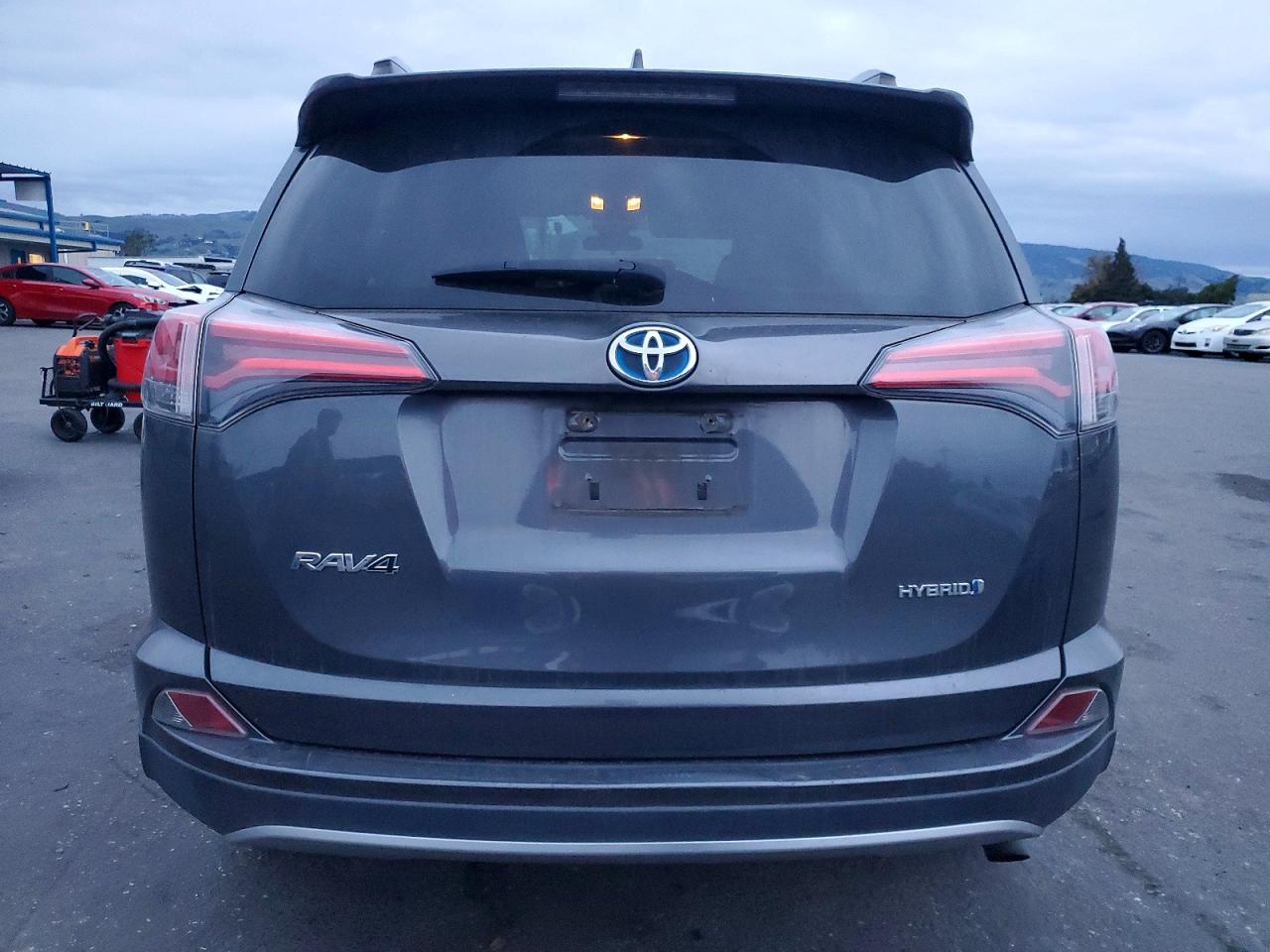 2018 TOYOTA RAV4 HV LE photo 6