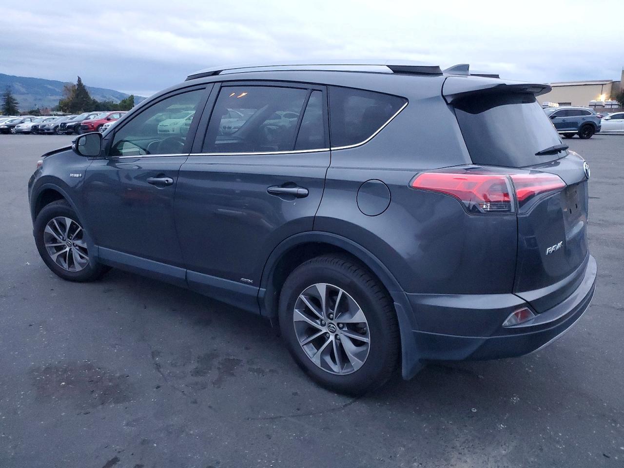 2018 TOYOTA RAV4 HV LE photo 2