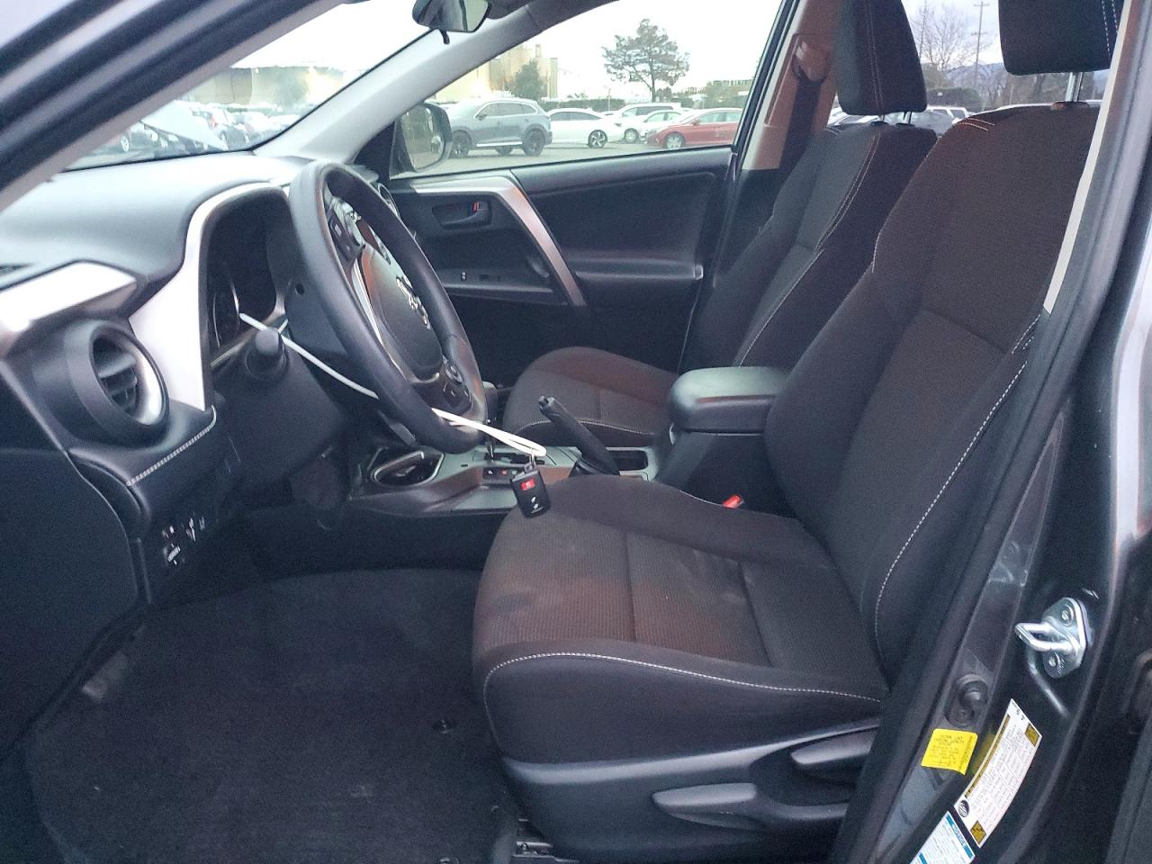 2018 TOYOTA RAV4 HV LE photo 7
