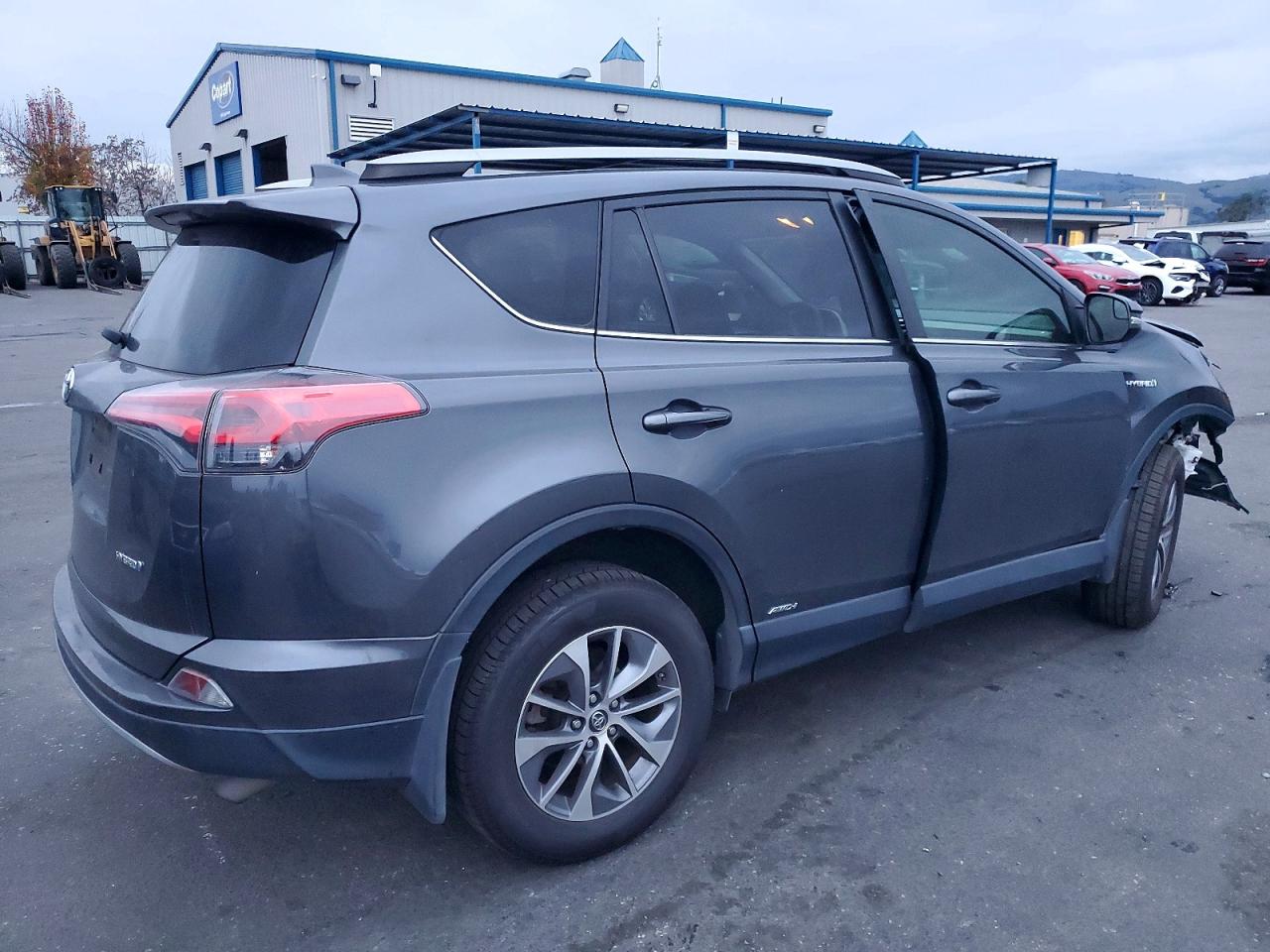 2018 TOYOTA RAV4 HV LE photo 3