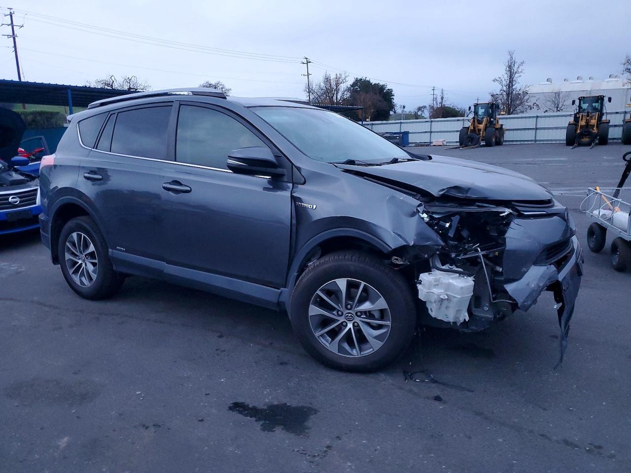 2018 TOYOTA RAV4 HV LE photo 4